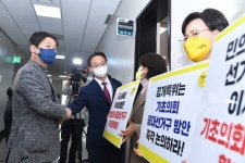 정개특위, 기초의원 중대선거구 입장차에 파행.. 이번주 분수령