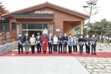 숲 속 휴식·치유…천안 태학산 산림치유센터 개관