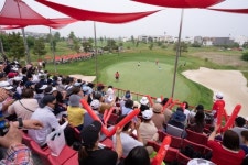 신동빈, 부산엑스포 유치 팔걷어…KLPGA 롯데오픈서 홍보