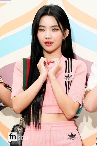 [포토] 여자아이들 소연, '네일 돋보이는 하트'