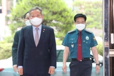 '경찰 길들이기' 논란에 신동근 