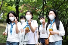 한국로슈진단 어린이를 위한 걷기대회 행사 진행
