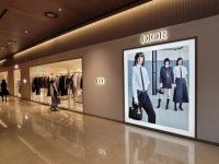 [단독] 레이디 디올, 전제품 가격 5% 인상...샤넬에 맞추겠다