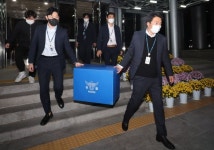 특수본, 경찰청장 집무실 등 55곳 압수수색