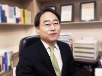 김한용법률사무소 | [화제의 법조인]김한규 변호사 "의뢰인은 부부나 마찬가지"