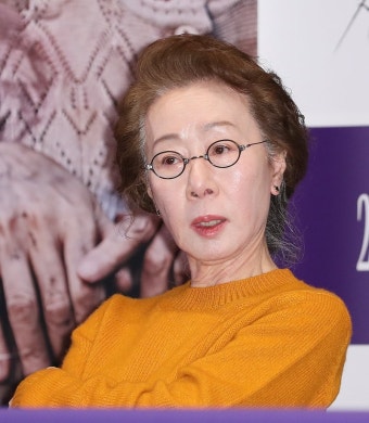 이승기 이어 윤여정도 후크엔터테인먼트 떠난다 