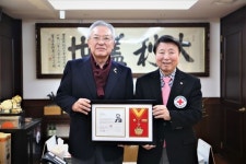 세운철강 신정택 회장, 적십자 회원유공장 명예대장