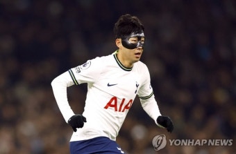손흥민, 마스크 쓰고 16분 출전 몸 상태 이상 무 … 토트넘, 친선전서 1-1 무승부