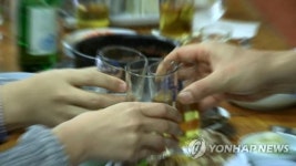 가슴이 탈듯한 통증.. 술 그만 마셔 몸이 보내는 신호