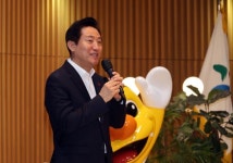 서울시 신년 직원조례에 강연하는 오세훈 시장