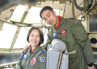 공군 첫 '부부 비행대대장' 탄생, 김익규·김민지 중령...쌍둥이 자매 