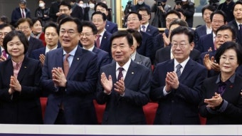 초당적 의원 모임 참석한 정진석과 이재명