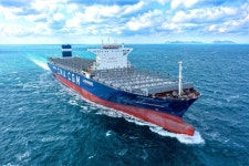 운임 하락에도 컨테이너선 발주 잇따라.. 노후선박 교체 수요