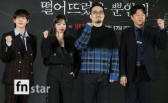 [포토] 스마트폰을 떨어뜨렸을 뿐인데, 다함께 화이팅