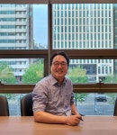 [fn이사람] "다양한 법조 경력 바탕으로...동반자로서 변호인 될 것"