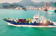 동인엔시스, 독자기술로 하이브리드 환경정화선 경남청정호 띄웠다