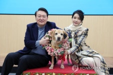 윤 대통령 부부, 반려견 새롬이와 TV동물농장 나왔다