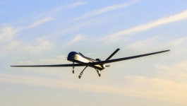 北 방현 비행장서 날개폭 35m 신형 무인기 포착