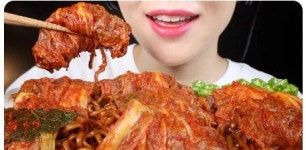 면을 돌돌 말아서 김치말이국수?...웃픈 한식 표기 바로잡아야