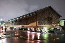 국가문화재 철도보급창고 통째로 들어 옮겼다