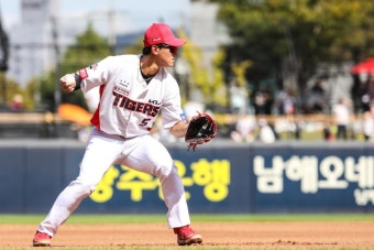'선배들 없어도 잘하는' 김도영, 홀로서기 성공하나…막판 3할 + 100안타 정조준