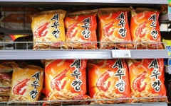 한국 최고 인기 과자는 역시 새우깡..소주, 맥주는 참이슬·카스 압도적 1위