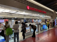 中 관광객이 먹여살리는 제주공항..점심은 한산했다[르포]