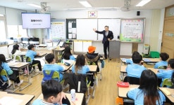 황병우 대구은행장, 지역 초등학교 찾아 직접 일일 금융 교육