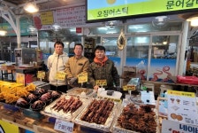 바다 시장 대명사 속초수산시장..오징어 대체할 명물은 뭘까[길 위에 장이 선다]