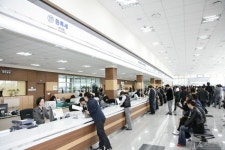 연초 차량등록 폭주에 차량등록사업소 업무시간 30분 앞당겨