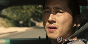 스티브 연, 美골든글로브 남우주연상 수상[제81회 골든글로브]