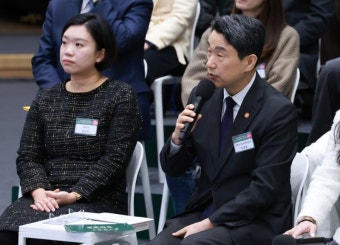 밤 8시까지 아이 돌보는 늘봄학교…교사 등 현장 반발 '과제' 여전