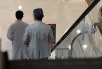 법원, 전공의·의대생이 낸 '의대증원' 집행정지 신청도 각하