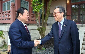 외교장관 “탈중국화 의도 없다”..中 랴오닝성 당서기 오찬