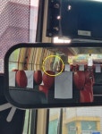 정말 너무한다 고속버스서 앞 좌석에 두 발 올리고 간 20대 男