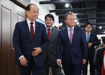 뭐든 바꿀 수 있다는 열린 자세로... 황우여 신임 비대위원장 [#현장]