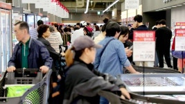 [르포]메가푸드마켓으로 탈바꿈하니 오픈런 행렬이 몰려왔다