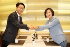 조정식·정성호 사퇴..명심 추미애 국회의장으로 기우나