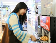 갓 구운 피자 파는 편의점...GS25 고피자 연내 1000개 점포에서 맛본다