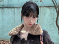 한국 여자 너무 예뻐…日 10대女 카리나 안경 사러 우르르