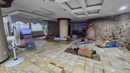 선풍기 아무리 틀어도 30도... 쪽방촌 주민들의 힘겨운 여름나기[르포]