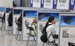 역대 최고 고용률 빛 못 보는 청년·건설·자영업...빈일자리 전연령서↑