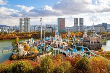 도심 속 가을 여행? 롯데월드서 즐기는 이색 단풍놀이 어때요