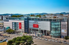 롯데-신세계 공세에도…AK플라자 수원점 매출 증가