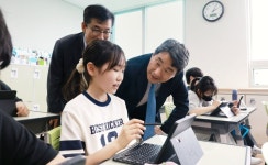 이주호, 청주 복대초서 AI 디지털교과서 활용수업 참관