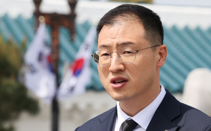 이재명 후보, 김상욱 의원 입당 환영…진짜 빅텐트 민주당으로 오라
