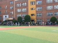 [현장]尹 등장 여부 주목...서초동 원명초 투표소 북적