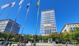 부산시청 시민광장서 농축수산물 특별 할인 판매전