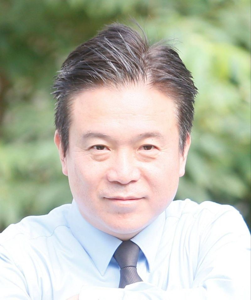 노동부 장관 김영훈, 노동 현장 소통 강조…노동자의 목소리에 귀 기울이는 모습 눈길