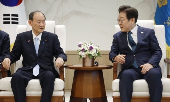 李대통령, 스가 전 총리 접견…